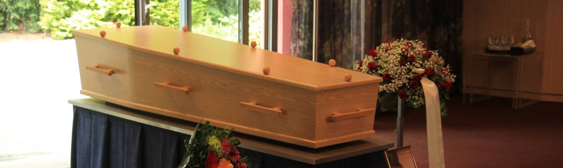 Lot d'éléments de mobilier d'atelier - , les ventes