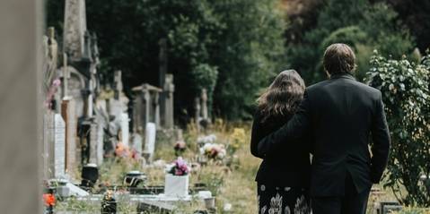 Comment s'habiller pour un enterrement ? Guide pour choisir une tenue