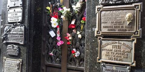 Quels Sont Les Differents Types De Plaques Funeraires Dans Nos Coeurs